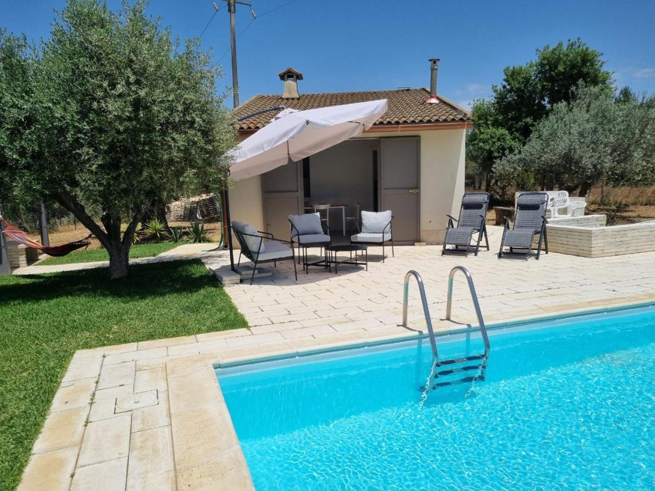 Accogliente Villa Con Piscina Caltagirone Exterior photo